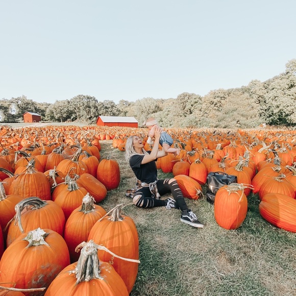 Meet your Posher, Tiffany - Picture 1 of 1